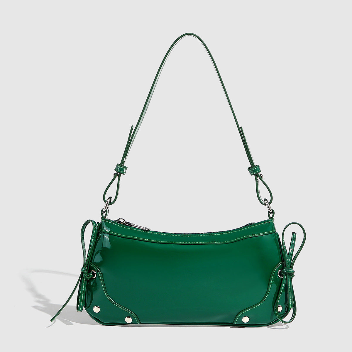 Bolso de hombro de color liso con doble lazo y diseño cuadrado pequeño.