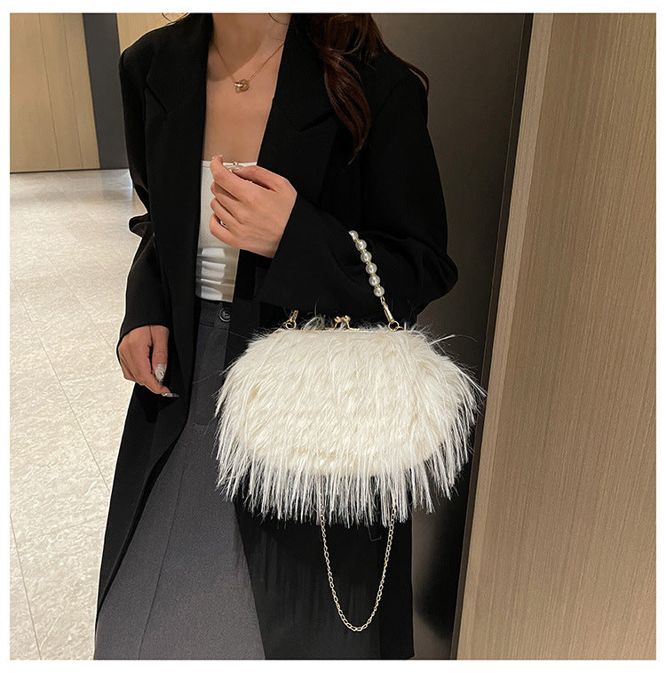 Bolso bandolera peludo con cadena de perlas de nicho versátil de alta calidad