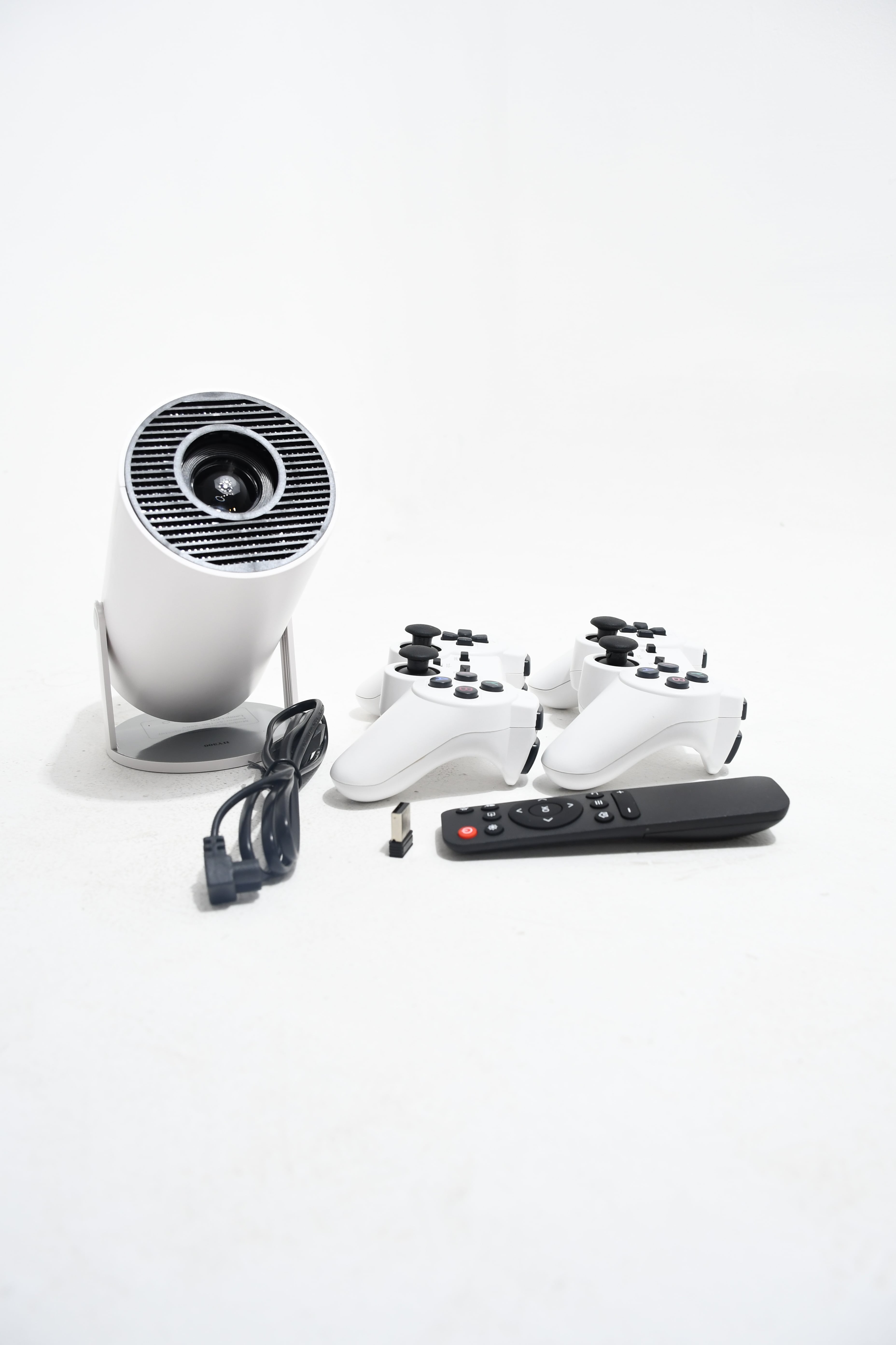 Proyector C/ Juego 4K y conexión WiFi 6 ultrarrápida. Incluye dos joysticks inalámbricos