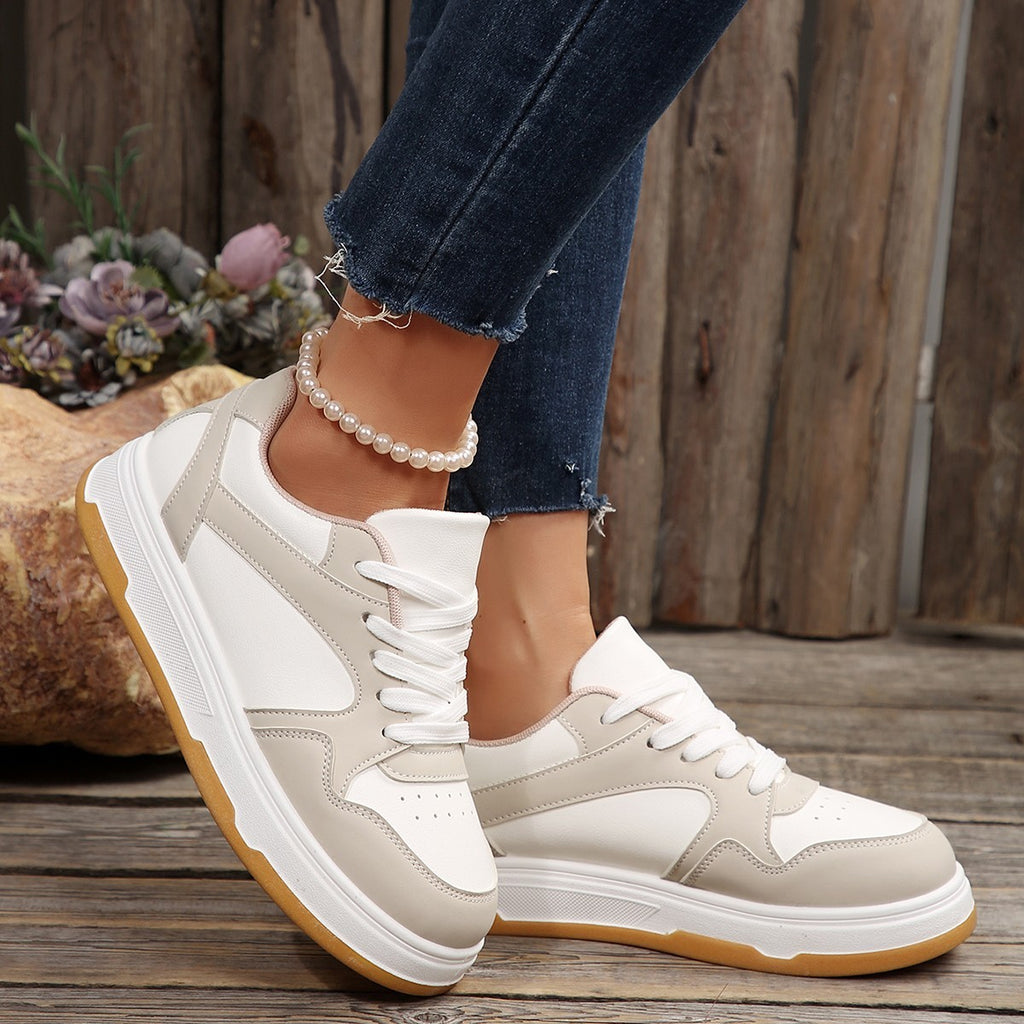 Zapatillas casuales de suela gruesa de estilo para mujer.