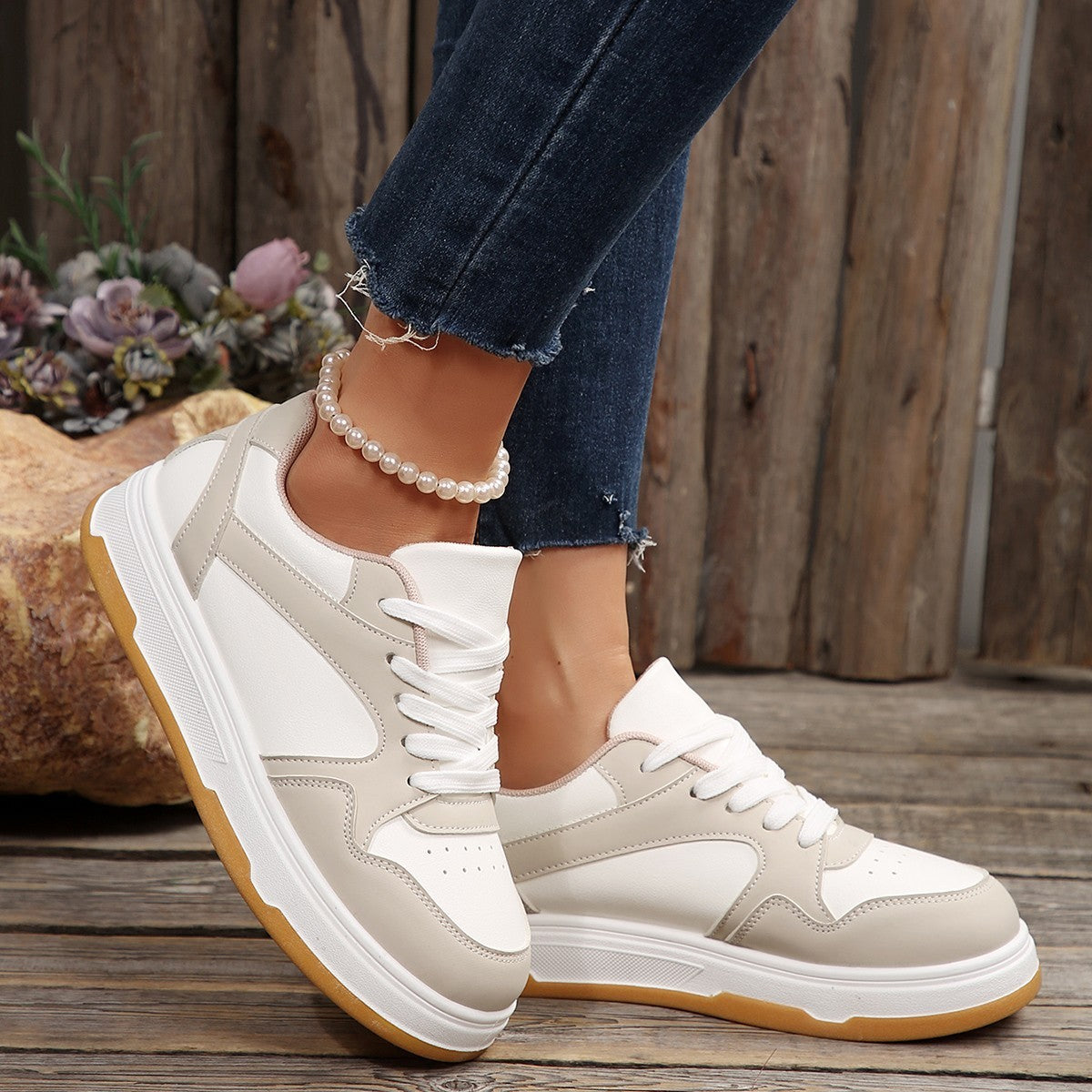 Zapatillas casuales de suela gruesa de estilo para mujer.
