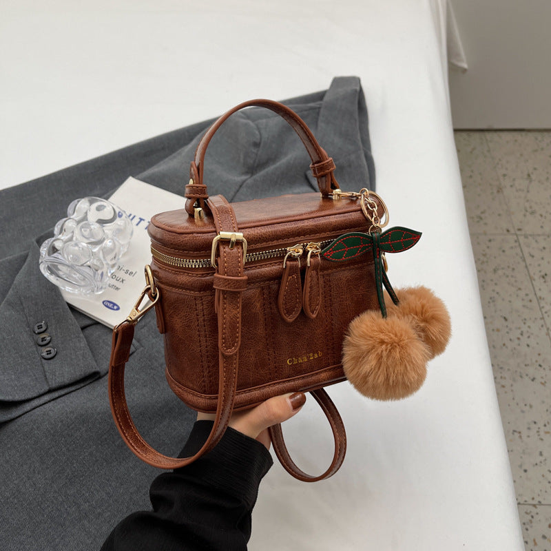 Bolsa tipo cubo con textura portátil y popular.