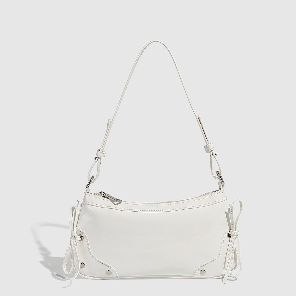 Bolso de hombro de color liso con doble lazo y diseño cuadrado pequeño.