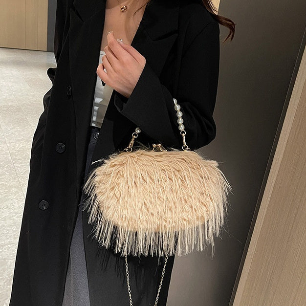 Bolso bandolera peludo con cadena de perlas de nicho versátil de alta calidad