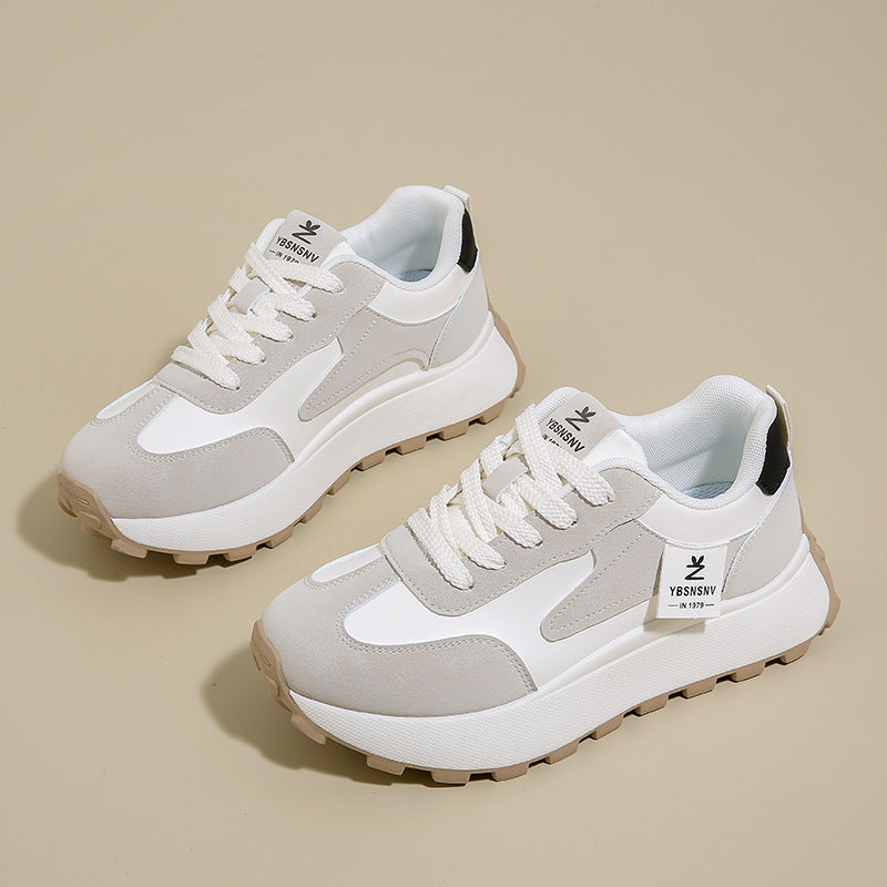 Zapatillas deportivas casuales para mujer con estampados a juego.