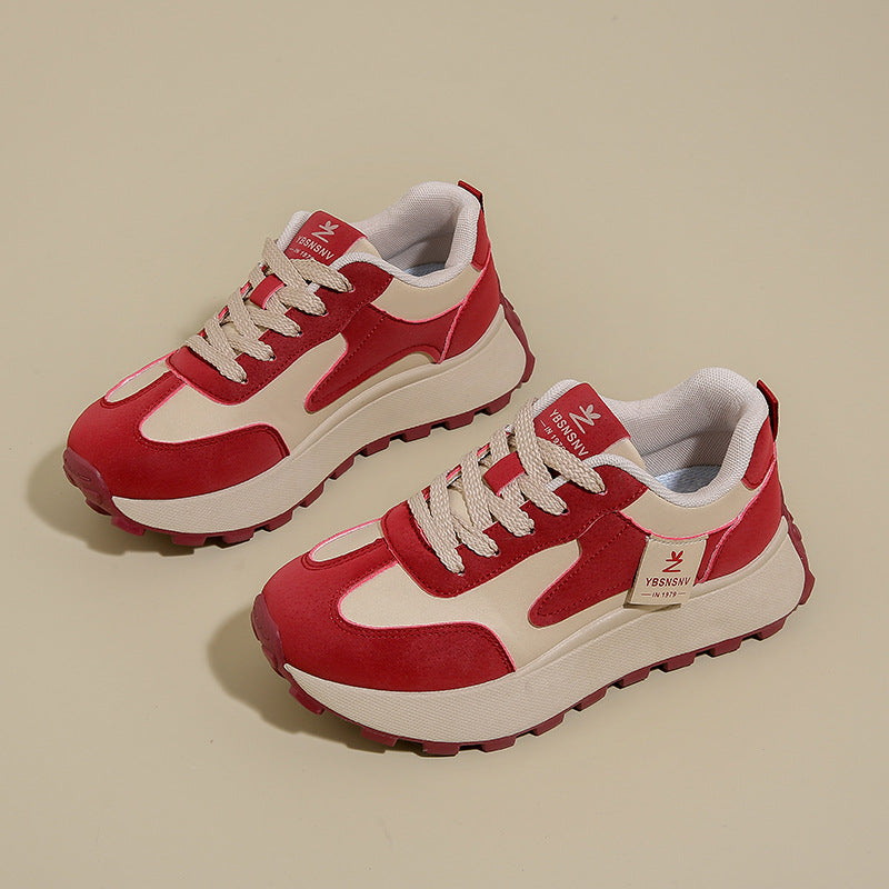 Zapatillas deportivas casuales para mujer con estampados a juego.