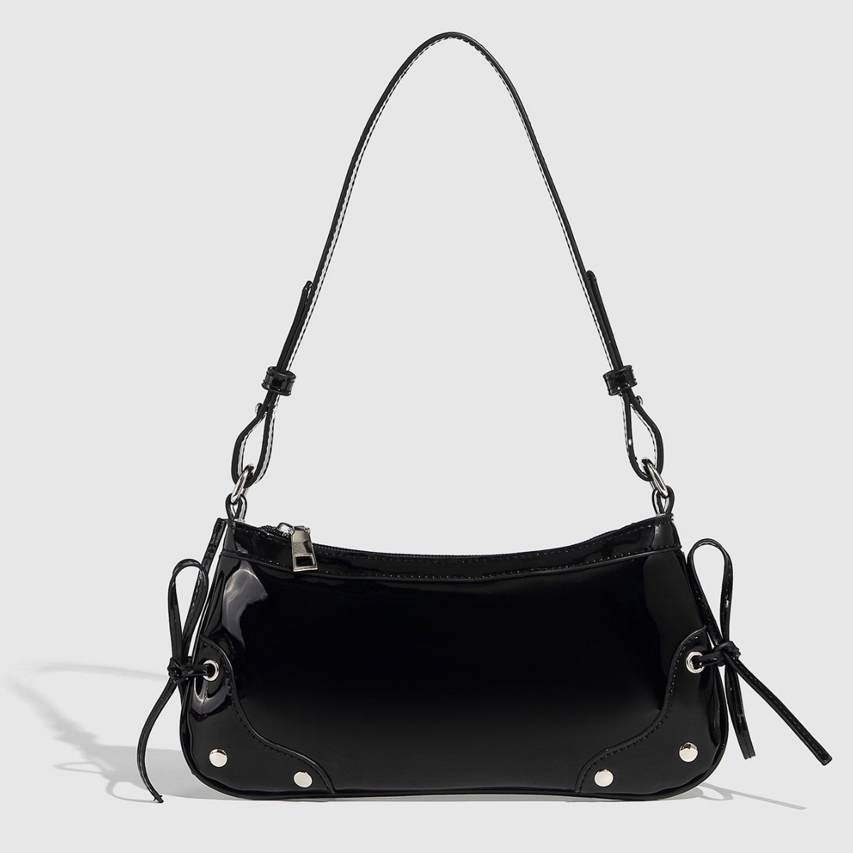 Bolso de hombro de color liso con doble lazo y diseño cuadrado pequeño.