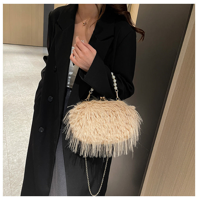 Bolso bandolera peludo con cadena de perlas de nicho versátil de alta calidad