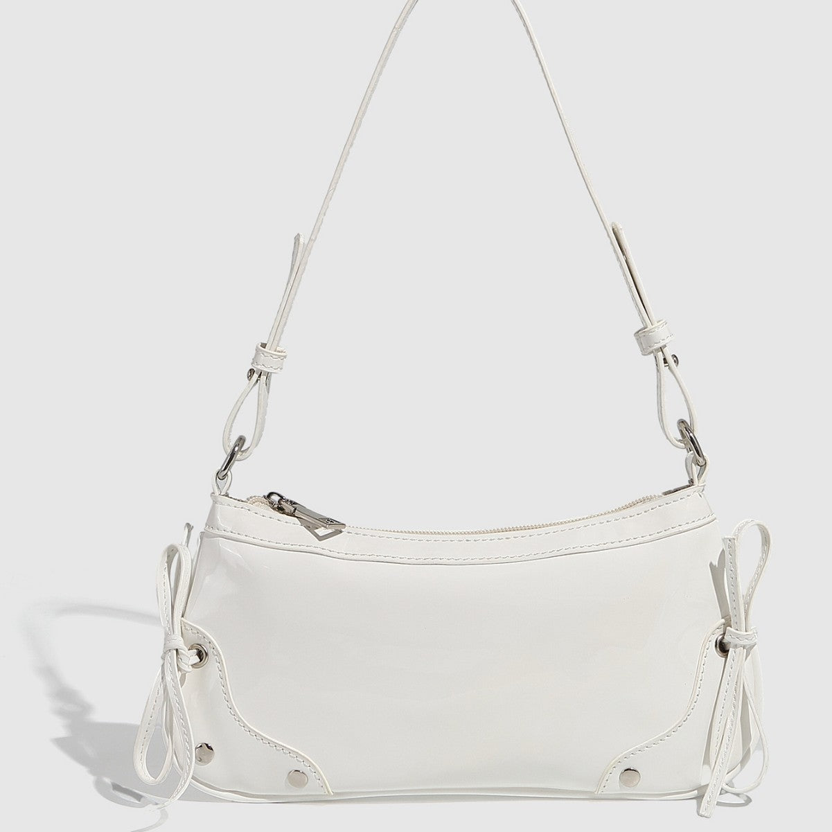 Bolso de hombro de color liso con doble lazo y diseño cuadrado pequeño.