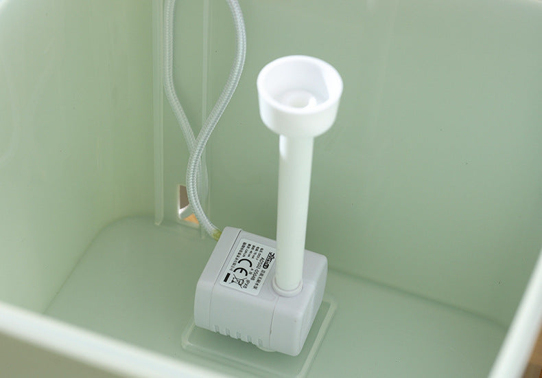 Dispensador automático de agua circulante para gatos.