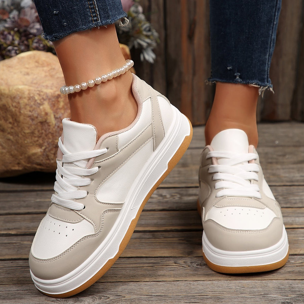 Zapatillas casuales de suela gruesa de estilo para mujer.
