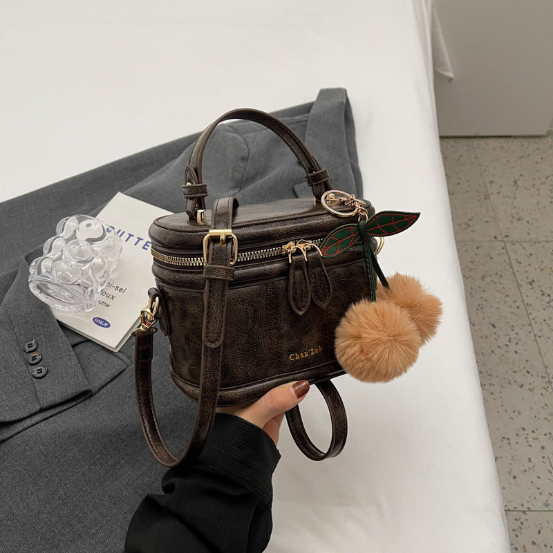 Bolsa tipo cubo con textura portátil y popular.